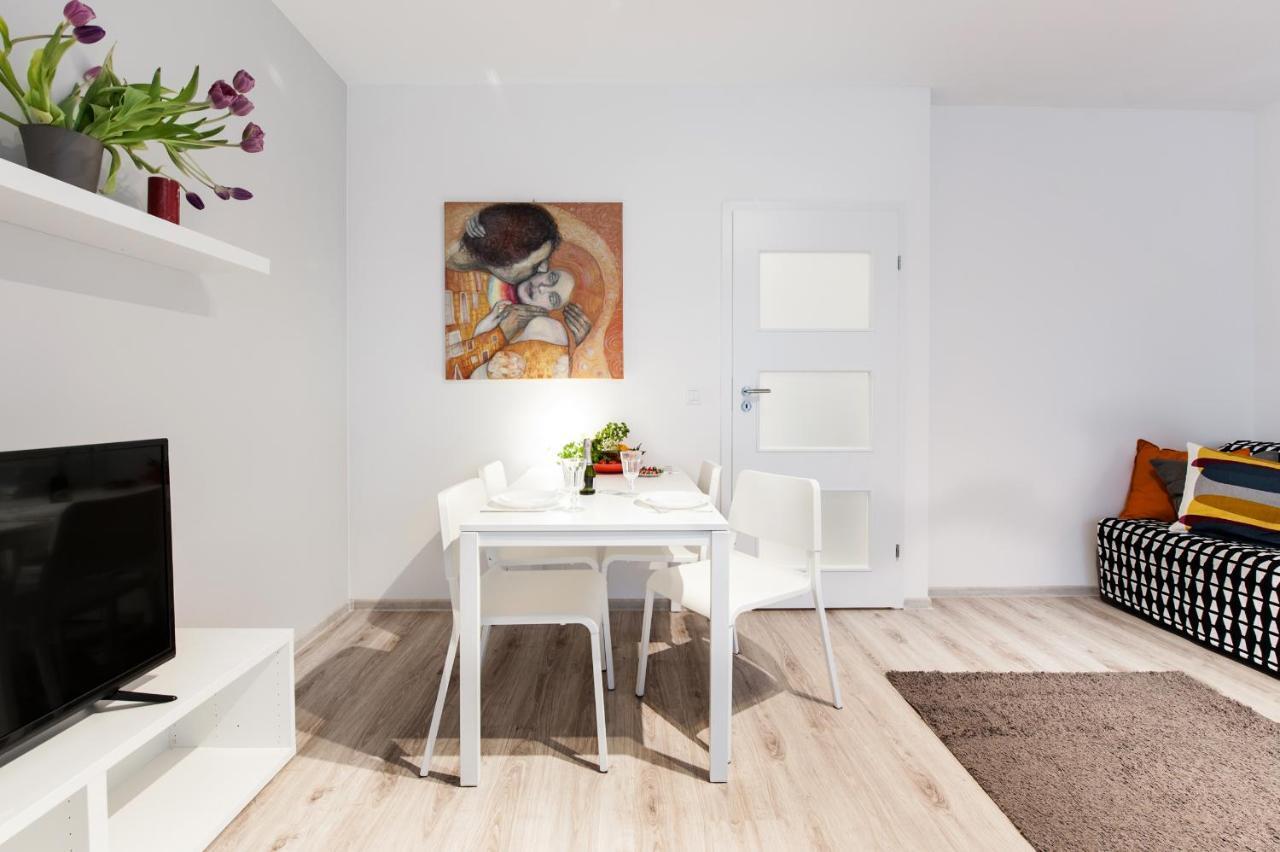 Super Apart Dywizjonu 303 175/8 Apartamento Varsóvia Quarto foto